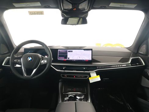 New 2025 BMW X5 xDrive40i w/ Parking Assistance Package image 13