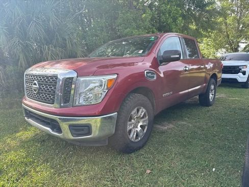 Used 2017 Nissan Titan SV AWD/4WD image 12