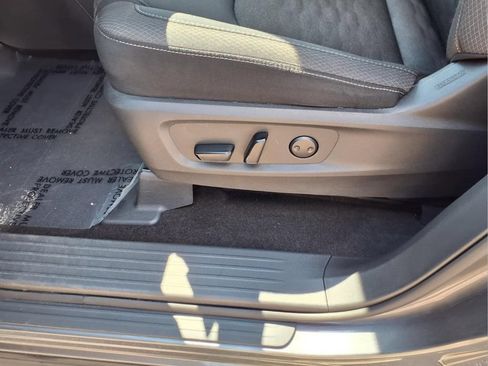 Used 2025 Nissan Pathfinder SV FWD image 22