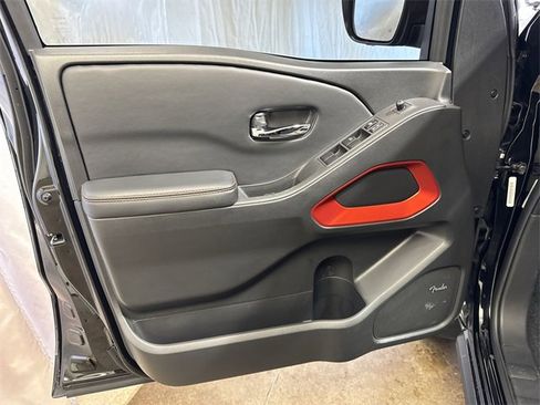 Used 2025 Nissan Frontier PRO-4X w/ Pro Convenience Package image 22