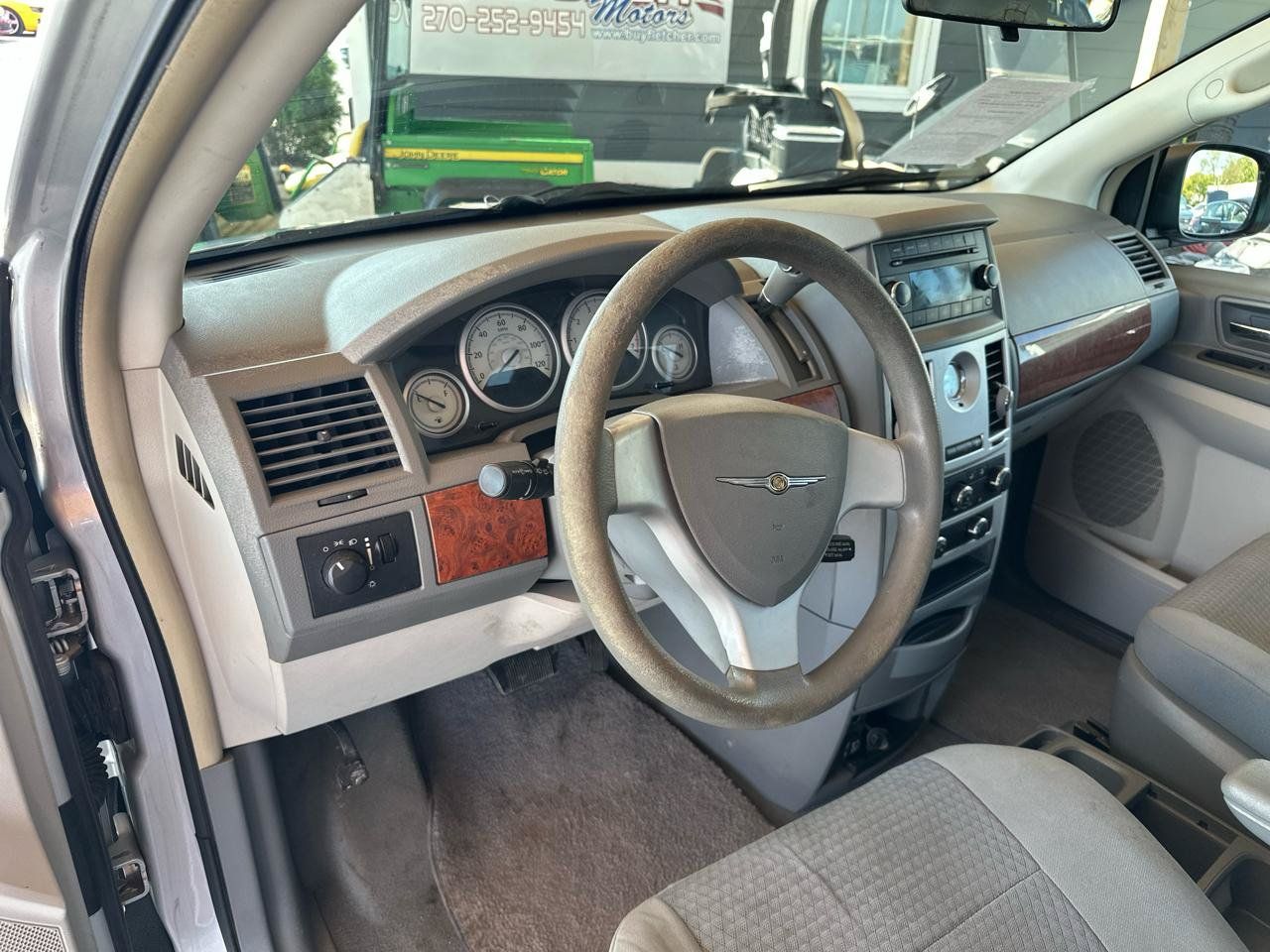 Used 2009 Chrysler Town & Country LX w/ PWR Convenience Group FWD image 28