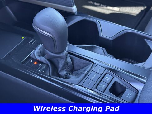 Used 2025 Toyota Camry SE w/ Convenience Package image 11