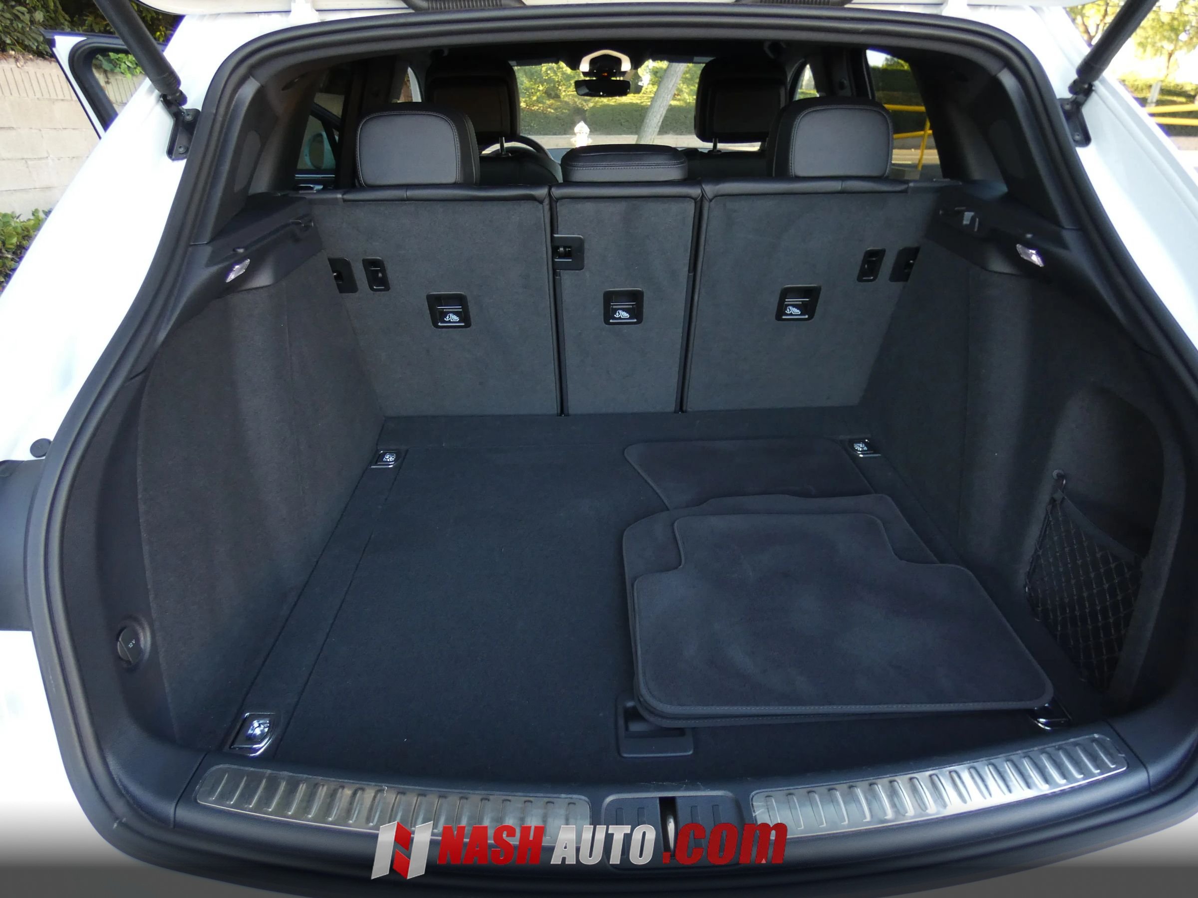 Used 2024 Porsche Macan AWD/4WD image 74