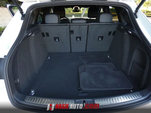 Used 2024 Porsche Macan AWD/4WD image 74