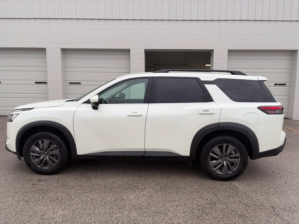 Used 2022 Nissan Pathfinder SV FWD image 2