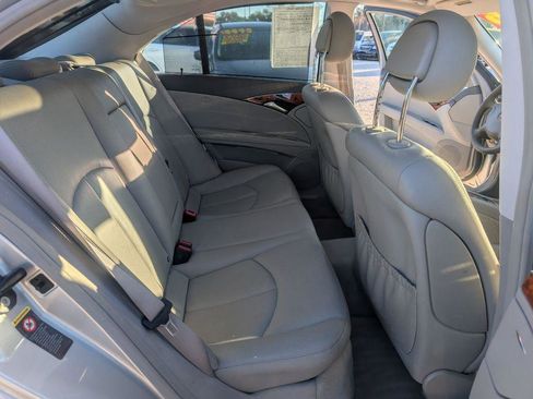 Used 2006 Mercedes-Benz E 350 4MATIC Sedan image 12