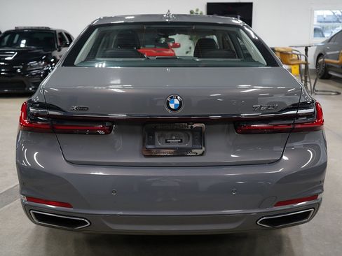 Used 2022 BMW 750i xDrive w/ Luxury Rear Seating Package AWD/4WD image 4