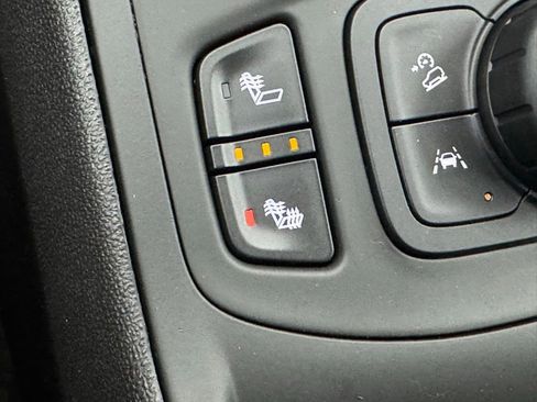 Used 2022 GMC Terrain SLE w/ Driver Convenience Package AWD/4WD image 5
