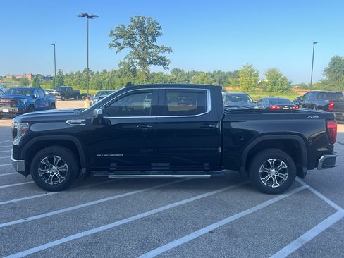 Used 2019 GMC Sierra 1500 SLE w/ SLE Convenience Package AWD/4WD image 2