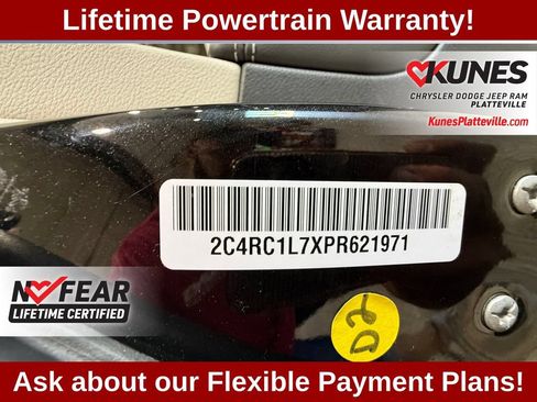 Used 2023 Chrysler Pacifica Touring-L FWD image 47