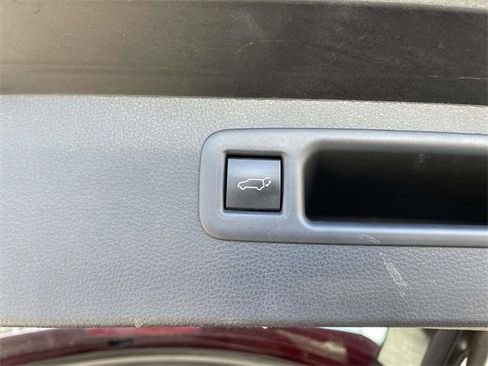 Used 2023 Toyota Highlander XLE image 14