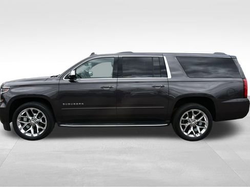 Used 2018 Chevrolet Suburban Premier AWD/4WD image 4