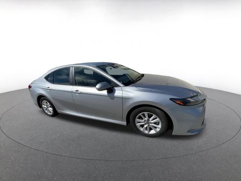 Used 2025 Toyota Camry LE image 2