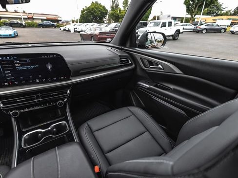 Used 2025 Chevrolet Traverse LT w/ Sun and Wheel Package AWD/4WD image 23