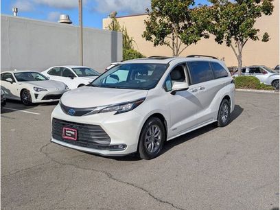 Used 2021 Toyota Sienna XLE