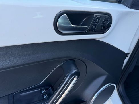 Used 2014 Volkswagen Beetle 2.5 image 24