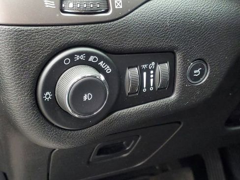 Used 2021 Jeep Cherokee Limited image 18