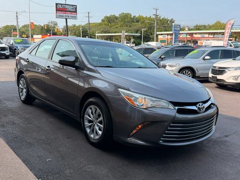 Used 2016 Toyota Camry LE FWD image 5