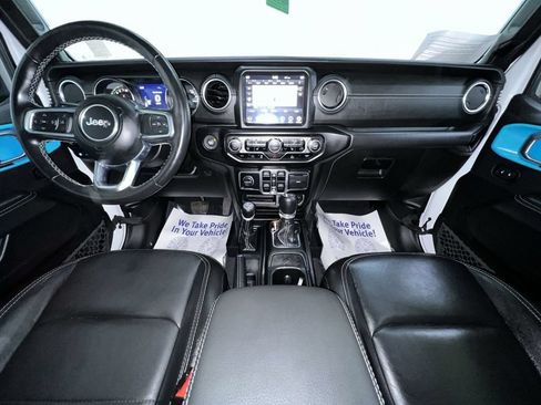 Used 2022 Jeep Wrangler Unlimited Sahara w/ Cold Weather Group AWD/4WD image 18