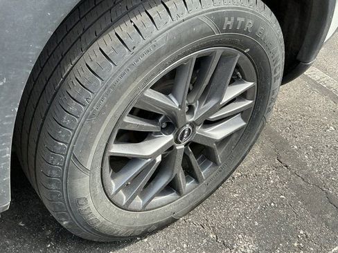 Used 2023 Nissan Rogue S image 15