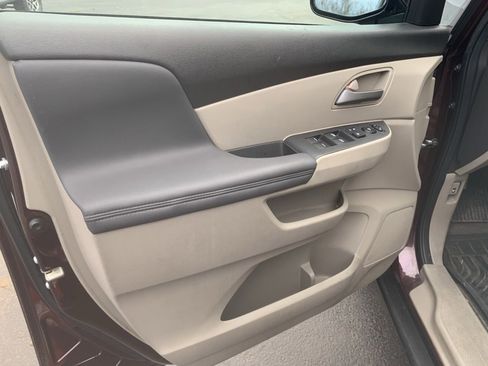 Used 2011 Honda Odyssey EX image 12