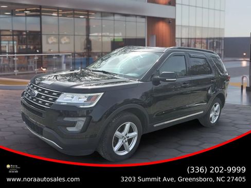 Used 2017 Ford Explorer XLT w/ Equipment Group 202A AWD/4WD image 1