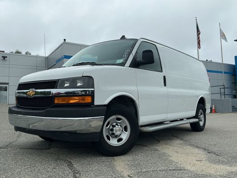 Used 2022 Chevrolet Express 2500 w/ Driver Convenience Package RWD image 9