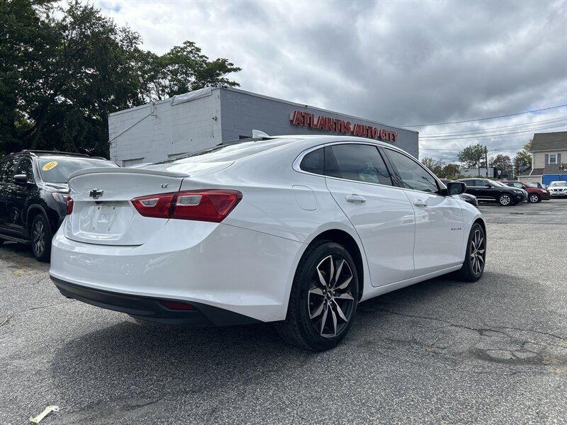 Used 2018 Chevrolet Malibu LT FWD image 4