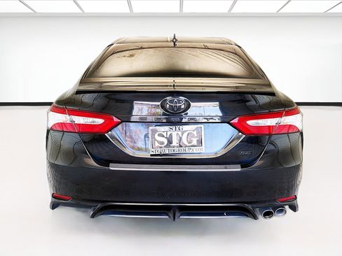 Used 2020 Toyota Camry SE FWD image 5