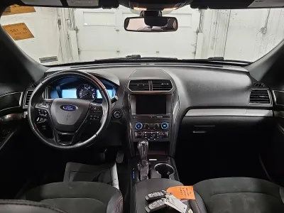 Used 2018 Ford Explorer XLT w/ XLT Appearance Package AWD/4WD image 8
