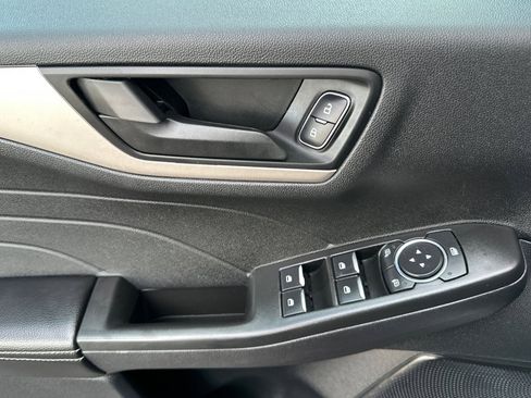 Used 2022 Ford Escape SE image 10