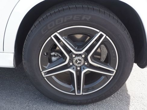 Used 2025 Mercedes-Benz GLE 350 4MATIC w/ AMG Line Exterior image 10