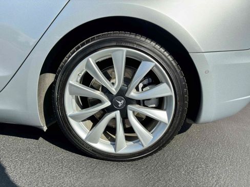 Used 2018 Tesla Model 3 Long Range RWD image 17