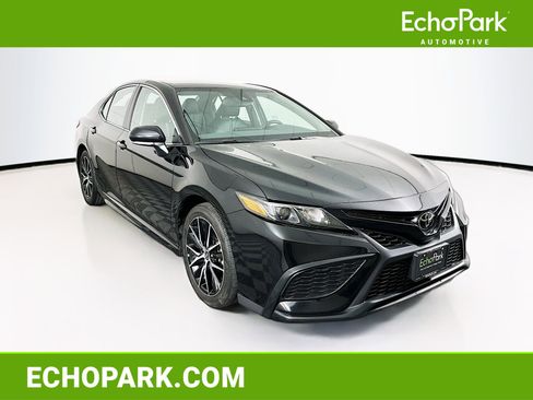 Used 2024 Toyota Camry SE image 1