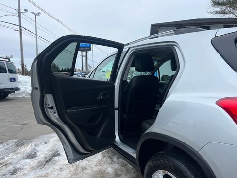 Certified 2022 Chevrolet Trax LT w/ LT Convenience Package image 32