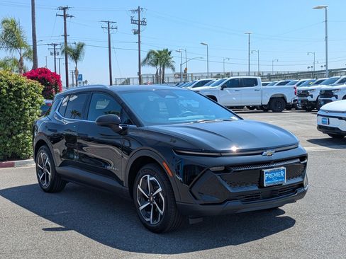 Used 2026 Chevrolet Equinox EV LT image 7