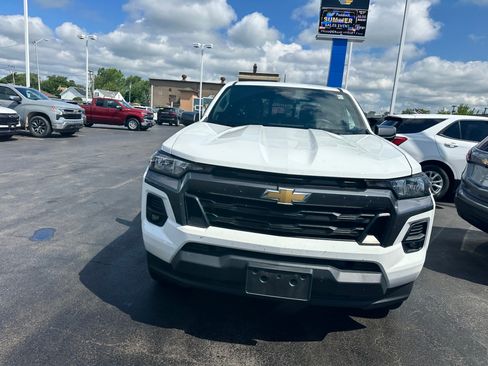 Used 2024 Chevrolet Colorado LT w/ LT Convenience Package II AWD/4WD image 2