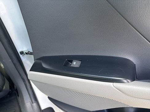 Used 2020 Toyota Camry SE image 15