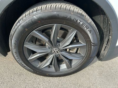Used 2022 Volkswagen Tiguan SE image 34