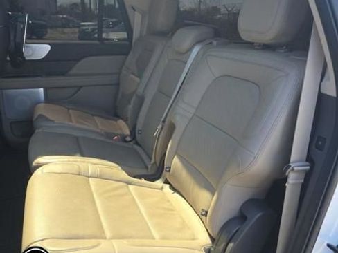 Used 2022 Lincoln Navigator L Reserve AWD/4WD image 10