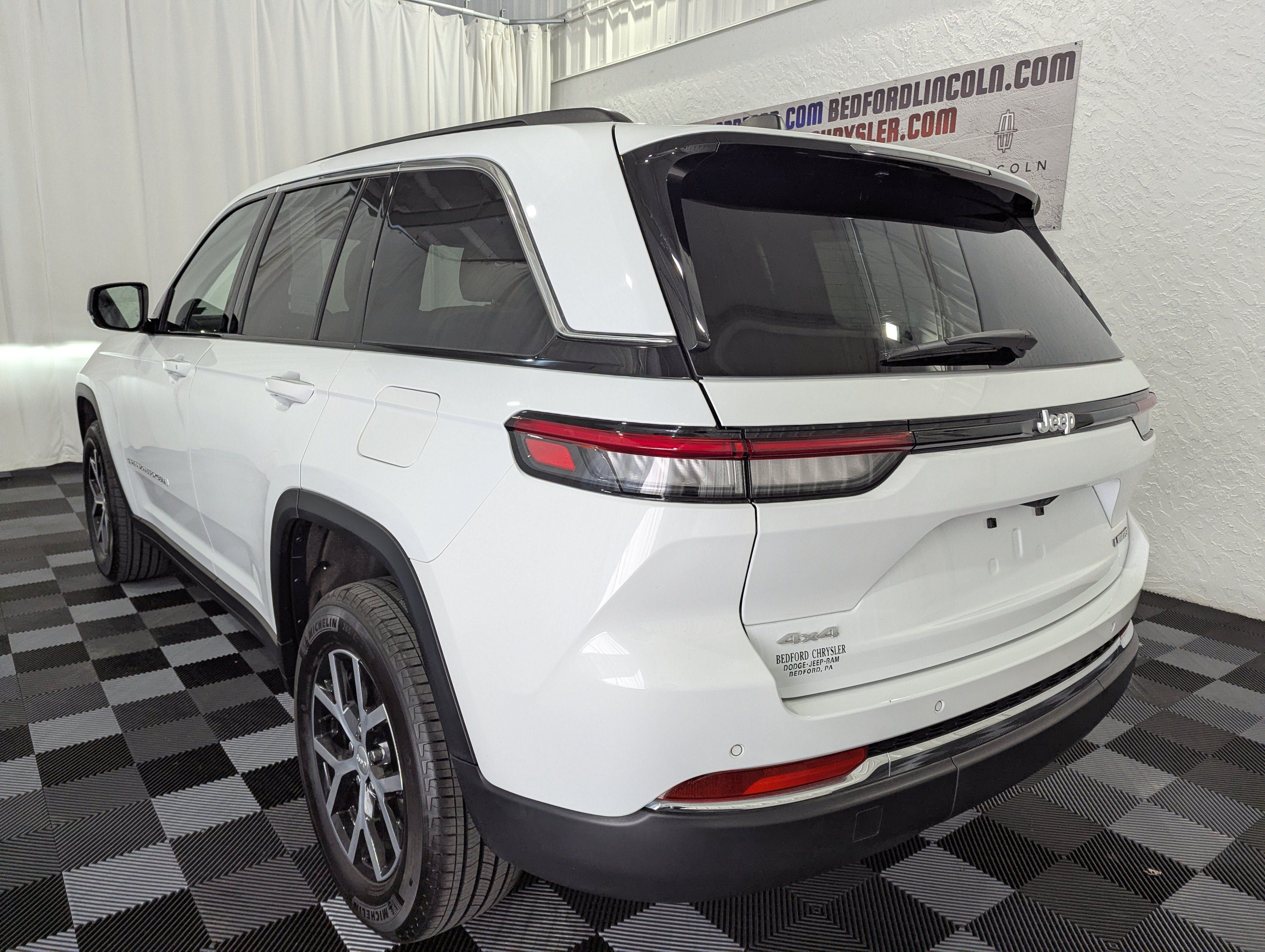 Used 2024 Jeep Grand Cherokee Limited AWD/4WD image 8
