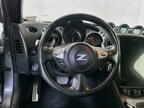 Used 2016 Nissan 370Z Roadster RWD image 17
