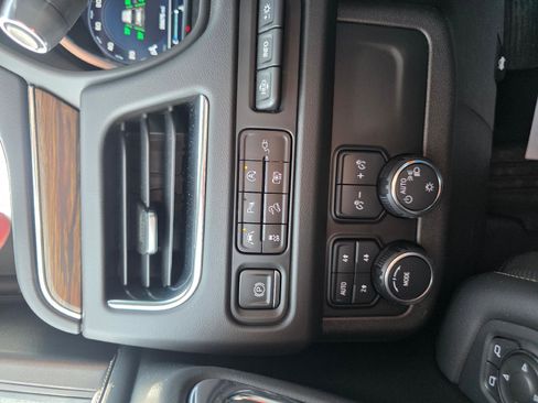 Used 2022 Chevrolet Tahoe Premier image 12