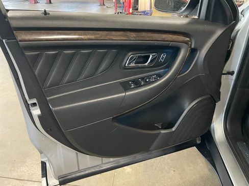 Used 2017 Ford Taurus Limited FWD image 21