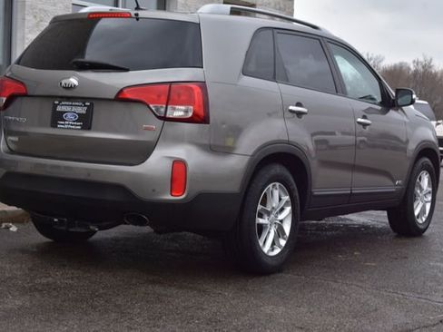 Used 2014 Kia Sorento LX image 11