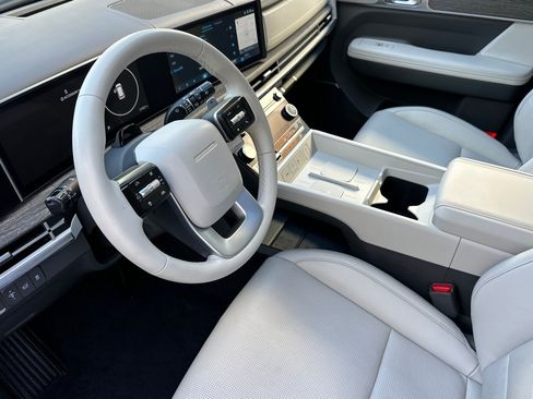 Used 2025 Hyundai Santa Fe Limited FWD image 9
