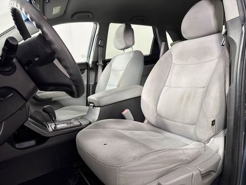 Used 2012 Kia Sorento LX w/ Third Row Pkg FWD image 17