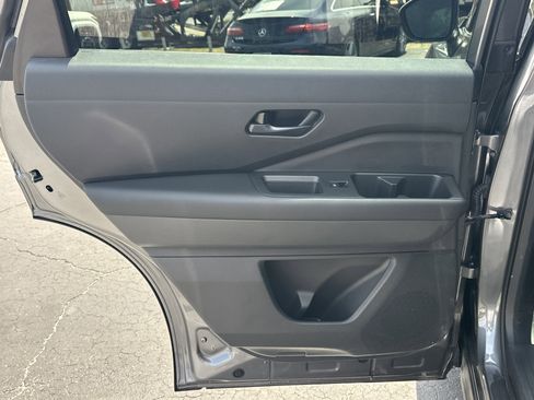 Used 2024 Nissan Pathfinder S FWD image 22