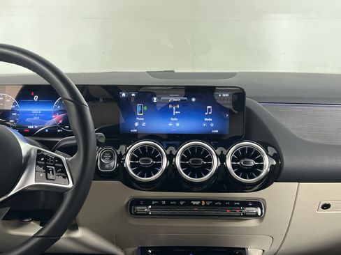 Used 2026 Mercedes-Benz GLA 250 image 17