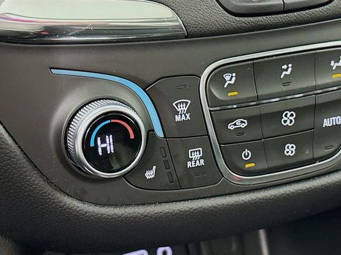 Used 2023 Chevrolet Equinox LT image 27